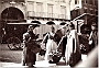 Mercato in Piazza delle Erbe, 1900 ca. Con il 'bigòlo ' (Oscar Mario Zatta)